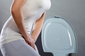 女性尿后擦拭有血丝和粘液